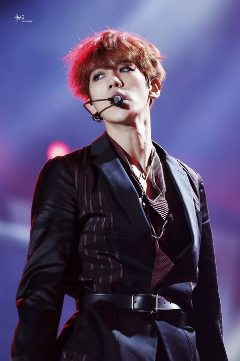 Baekhyun no Asia Song Festival - Exo Exo Hot Pics, Exo Hot, Spirit Fanfic, Baekhyun Wallpaper, Exo Fan, Kim Jongdae, Kpop Exo, Exo Members, Kim Jongin