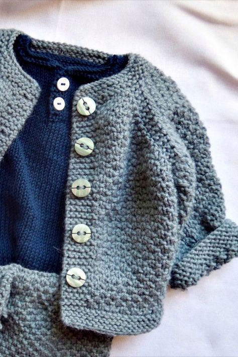 Knitting pattern for Baby Pullover and Baby Cardigan (top-down, seamless) by SeventhSedge (review) Baby Jackets Pattern, Knit Baby Jackets, Baby Boy Cardigan, Baby Cardigan Knitting Pattern Free, Knitting Patterns Free Blanket, Baby Cardigan Pattern, Baby Sweater Patterns, Knitted Baby Cardigan, Baby Knitwear