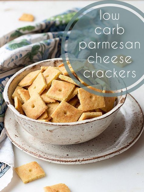 These low carb grain-free cheese crackers are a wonderful alternative to Goldfish. Keto Cheese Crackers, Keto Crackers Recipe, Keto Apps, Lchf Snacks, Parmesan Crackers, Cheese Cracker Recipe, Keto Chips, Low Carb Paleo Recipes, Keto Crackers