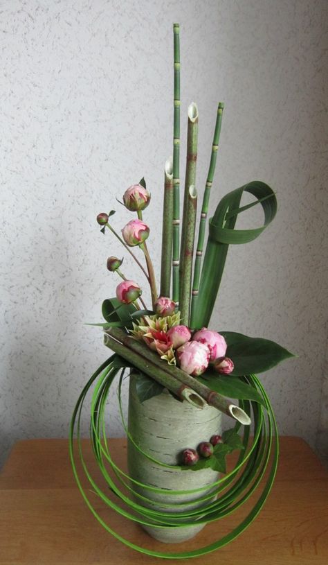 Arreglos Ikebana, Contemporary Flower Arrangements, Arrangement Of Flowers, Floral Art Arrangements, Corporate Flowers, Flower Arrangement Designs, Ikebana Arrangements, Floral Art Design, Flowers And Greenery