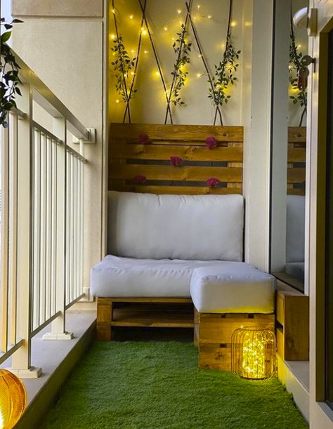 9 Ways to Decorate a Narrow Balcony - Balcony Boss Apartment Balcony Decor, Modern Balcony Design, Balcon Mic, Narrow Balcony, Balcony Garden Ideas, Balcony Table, Apartment Balcony Garden, Tiny Balcony, Balcony Design Ideas