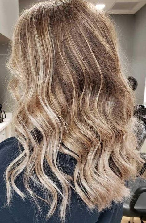 Balayage blond naturel Beige Balayage On Blonde Hair, Blonde Brown Ombre Balayage, Natural Balayage Highlights, Natural Roots With Highlights, Hair Colors That Grow Out Well, Balayage Hair Blonde Light Roots, Natural Brown To Blonde Balayage, Natural Blonde Hair With Balayage, Balayage For Natural Blondes