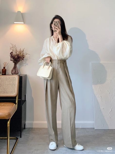 Ivory Pants Outfit, Meesho Outfits, Ceo Outfit, Ootd Office, Casual Office Style, Female Ceo, Dress Pants Outfits, Korean Female Fashion, Outfit Office