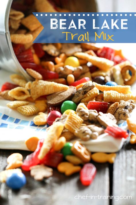 Bear Lake Trail Mix from chef-in-training.com... The perfect snack for any road trip, vacation or snack food craving! The perfect mix of everything delicious! Trail Mix Recipes, Chex Mix Recipes, Snack Mix Recipes, Chex Mix, Bear Lake, Köstliche Desserts, Camping Food, Snack Mix, Trail Mix