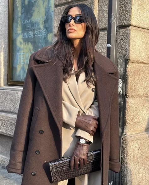 Arm Warmers Outfit, Long Coat Outfits, Leather Gloves Outfit, Warmers Outfit, Gloves Aesthetic, Gloves Outfit, Long Coat Outfit, Cold Winter Outfits, Gloves Lace