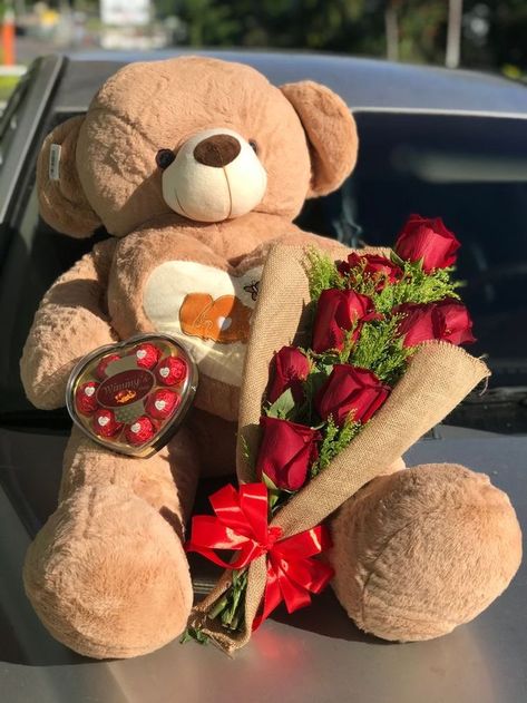 🥰🌹 Birthday Presents Ideas, Flowers Present, Love Teddy Bear, Huge Teddy Bears, Teddy Gift, Aesthetic Valentines, Valentine Flowers, Valentines Day Teddy Bear, Big Teddy Bear