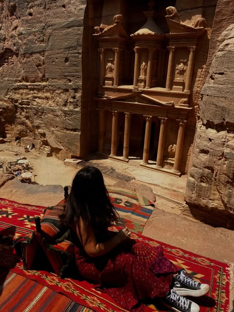 Petra Jordan Aesthetic, Jordan Country Amman, Middle East Travel Outfit, Amman Jordan Aesthetic, Jordan Amman Aesthetic, Jordanian Aesthetic, Jordan Aesthetic Country, Jordan Country Aesthetic, Petra Aesthetic