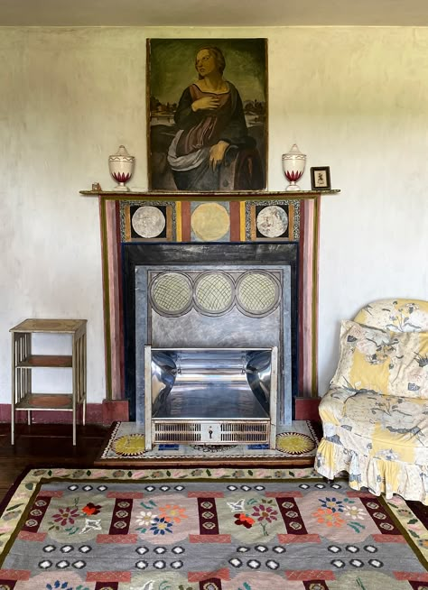 A Tour of Charleston Duncan Grant, Charleston House, Style Inspiration Boho, Bloomsbury Group, A Beautiful House, South Downs, Charleston Homes, Electric Fire, Fantasy Homes