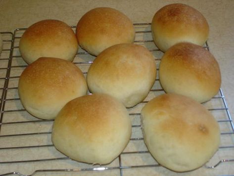 Mennonite buns Amish Bread Recipes, Mennonite Recipes, Amish Bread, Cheese Whiz, Bread Winners, Cheese Factory, Amish Recipes, Bread Bun, Bun Recipe