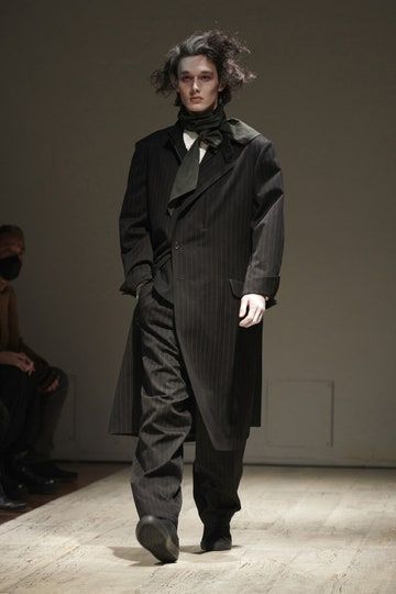 Yohji Yamamoto Menswear, Yohji Yamamoto Men, Fashion Week Runway, Mens Fall, Fall 2022, Black Suits, Yohji Yamamoto, All About Fashion, Paris Fashion