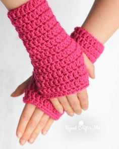 50-Minute Fingerless Crochet Gloves Crocheted Gloves, Crochet Fingerless Gloves Free Pattern, Crochet Hand Warmers, Crochet Wrist Warmers, Fingerless Gloves Crochet Pattern, Repeat Crafter Me, Glove Pattern, Gilet Crochet, Crochet Gloves Pattern