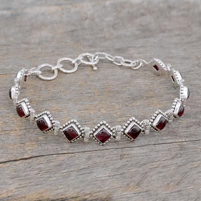 Silver Bracelet Designs, Red Diamonds, Silver Tennis Bracelet, Fancy Jewellery Designs, Silver Bracelets For Women, Garnet Bracelet, Stylish Bracelet, Garnet Jewelry, Red Diamond