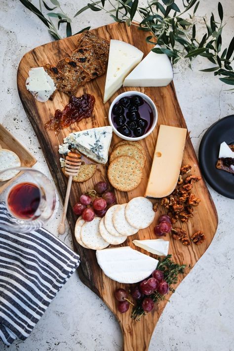 Perfect Cheese Board, Cheese And Crackers, Wine Coolers, Cheese Party, Best Cheese, Wine Cheese, Cheese Platters, Cheese Plate, Cheese Crackers