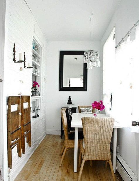 Finding Small Spaces for Cozy Dining Areas, 20 Ideas for Decorating Small Apartments and Homes Funky Dining Room, Tiny Dining Rooms, Small Dining Area, Dining Room Makeover, Small Space Design, Mirror On The Wall, Apartment Balcony Decorating, Tiny Bedroom, Small Dining