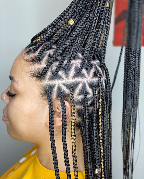 HOUSTON BRAIDER on Instagram: “🔻Medium Triangle Knotless braids 🔺 🌸Click the link in my bio to book your Appointment🌸 • • • • • • • • • • • • •  #houstonbraids…” Triangle Parting Pattern, Triangle Part Knotless Braids, Braids With Designs, Knotless Braids Medium, Yarn Braids Styles, Braids Designs, Braiding Patterns, Braids Medium, Hair Braid Designs