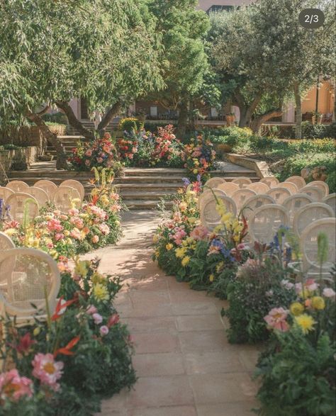 Pretty Garden Wedding, Outside Flower Wedding, Flower Wedding Venues, Wedding Venue Whimsical, Wedding Venues Floral, Aesthetic Spring Wedding, Spring Whimsical Wedding, Flowery Wedding Decorations, Spring Weddings Outdoor