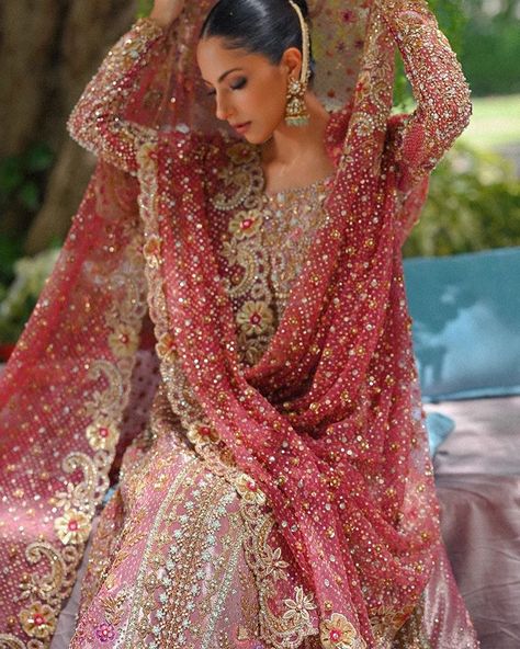 Pink And Red Indian Wedding Dress, Sania Maskatiya Bridal, Wedding Gharara, Chunni Ceremony, Nikkah Dupatta, Shaadi Dresses, Wedding Core, Bridal Sharara, Formal Fits