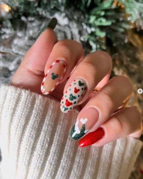 40+ Fun and Festive Disney Christmas Nails Design Ideas Nail Ideas Mickey Mouse, Disney World Nails Christmas, Disney Inspired Nails Acrylic Simple, Subtle Disney Christmas Nails, Mexico Holiday Nails, Disney Christmas Nails Acrylic, Disney Christmas Nail Designs, Christmas Mickey Nails, Disney Christmas Nail Art