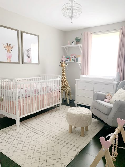 Girly Nursery Ideas Disney, Girl Safari Nursery, Nursery Room Girl, Simple Girl Nursery Ideas, Nursery Ideas Pink, Pale Pink Nursery, Pink And White Nursery, Nursery Girl, Girl Nursery Ideas