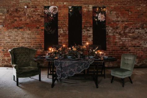 Rustic Wedding Table Setting, Styled Wedding Shoot, Black Wedding Cakes, Rustic Wedding Table, Dark Wedding, White Wedding Cakes, Moody Wedding, Table Inspiration, Copper Style