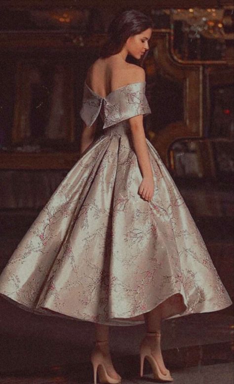 Tea Length Satin Dress, Fairytale Dress Aesthetic, Comfy Spring Outfits, Eco Friendly Dress, Spring Teacher Outfits, Xmas Dress, Balmain Dress, Bride Dress Simple, Civil Wedding Dresses