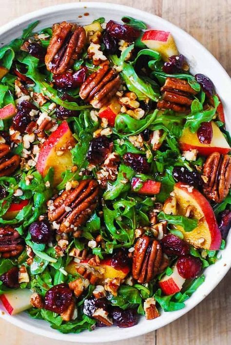 Arugula Salad with Apples, Cranberries, and Pecans in a white bowl Arugula Salad With Apples, Salad With Apples, Arugula Recipes, Autumn Salad Recipes, Arugula Salad Recipes, Thanksgiving Salad, Pizza Dinner, Christmas Salads, Pecan Salad