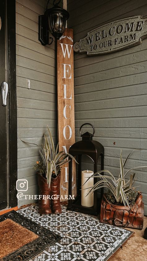 Boot and Saddle flower planter. Rustic Western Boho Porch decor. Western Back Porch, Front Porch Ideas Western, Porch Ideas Decorating, Western Outside Decor Patio, Easy Diy Porch Decor, Small Front Porch Decorating Ideas Boho, Diy Small Front Porch Ideas, Boho Ranch Style Decor, Western Backyard