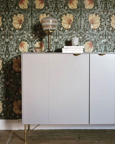 Ikea Besta Dining Room, Corner Deco, Ikea Bestå Hack, Besta Hack, Minimalist Entryway, Creating An Entryway, Ikea Units, Tv Storage Unit, William Morris Wallpaper