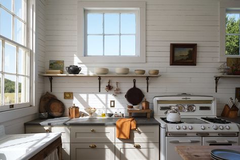 How Claire Zinnecker Brought a 120-Year-Old Austin Farmhouse Back to L – Bed Threads Slow Living Aesthetic Kitchen, Character Home Kitchen, Claire Zinnecker Home, Farmhouse Kitchen With No Upper Cabinets, 1800 Farmhouse Kitchen, Original Farmhouse Kitchen, Austin Style Homes, 1800s Farmhouse Aesthetic, 20s Farmhouse