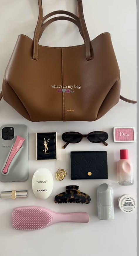 Aesthetic Bag Essentials, Uni Bag Aesthetic, Uni Bag Essentials, Uni Essentials, What Is In My Bag, Everyday Bag Essentials, Uni Bag, What's In My Purse, In My Purse