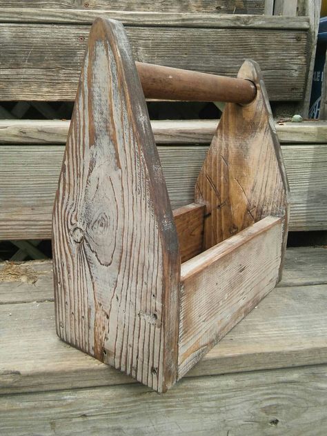 Garden tool box old wooden garden tool carry all centerpiece display box Wood Toolbox, Garden Tool Box, Wooden Tool Box, Wood Tool Box, Wooden Tool Boxes, Box Garden, Wood Furniture Plans, Barn Wood Projects, Barn Wood Crafts