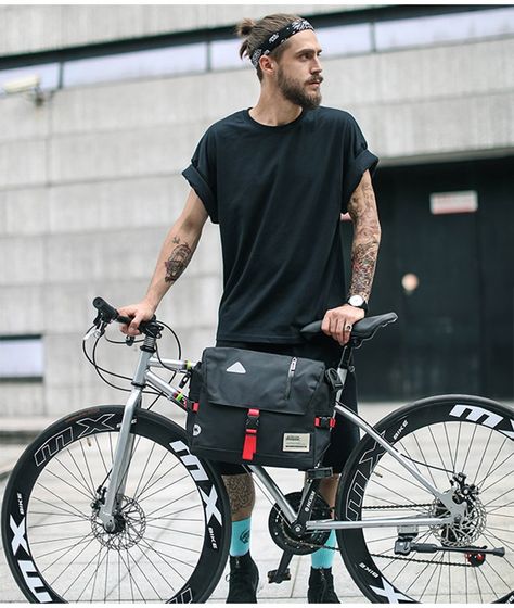 Urban Bike Style, Bike Messenger Bags, Mens Messenger Bag, Bike Commuting, Urban Bicycle, Single Speed Bike, Bike Messenger, Cycling Photography, Urban Cycling