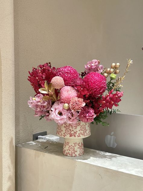 Valentine Flower Arrangements, Coral Charm Peony, City Flowers, Flower Vase Arrangements, Nothing But Flowers, Fresh Flowers Arrangements, Flower Therapy, Beautiful Bouquet Of Flowers, Romanticizing Life