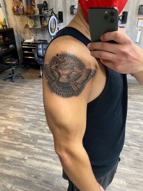 #kingashur #assyrian #tattoo #realismtattoo Zoroastrianism Tattoo, Sumerian Tattoo, Assyrian Symbols, Assyrian Tattoo Design, Ancient Iran Tattoo, Assyrian Tattoo, Babylon Art, Good And Evil Tattoos, Le Tattoo