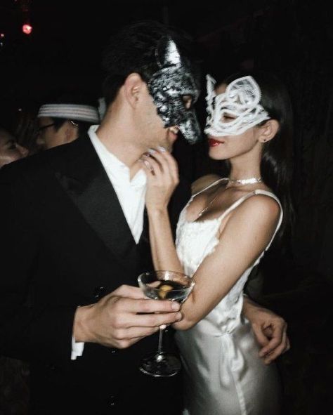 Vanessa Abrams, Jenny Humphrey, Ball Aesthetic, Best Friend Halloween Costumes, Masked Ball, Fotografi Vintage, Chuck Bass, Cindy Kimberly, Masquerade Party