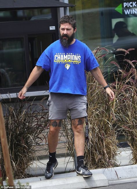 Shia Labeouf 2023, Transformers Icon, Shia Labeouf Style, Mens Inspo, Normcore Fashion, Mens Shorts Outfits, Shia Labeouf, Outfits Hombre, Simple Fits