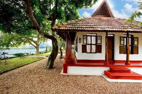 kerala Kerala Traditional House, Mud House, Kerala House Design, Kerala Houses, Traditional Houses, Casas Coloniales, Spanish Style Homes, Tv Wall Design, Kerala India