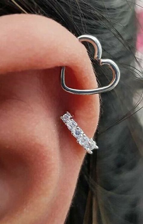 Ear Piercing Helix, Ear Piercing Ideas, Helix Ring, Horn Pendant Necklace, Cute Ear Piercings, Daith Earrings, Bar Stud Earrings, Piercing Ideas, Ear Piercing