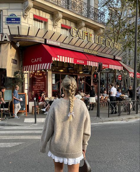 France Outfits Spring, Barca Outfit, Aesthetic Fall Outfit, Season Aesthetic, October Outfits, London Outfit, Autumn Fits, Italy Outfits, Spring Fits