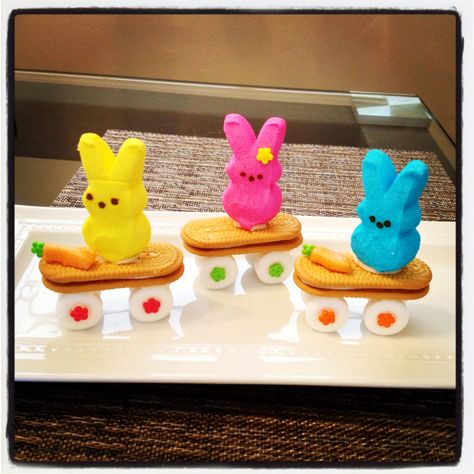 Easter Peeps House, Healthy Easter Treats For School, Peep Themed Party, Easy Easter Treats For School, Easter Edible Crafts, Bunny Charcuterie, Peeps Crafts, Easter Kids Food, Easter Deserts