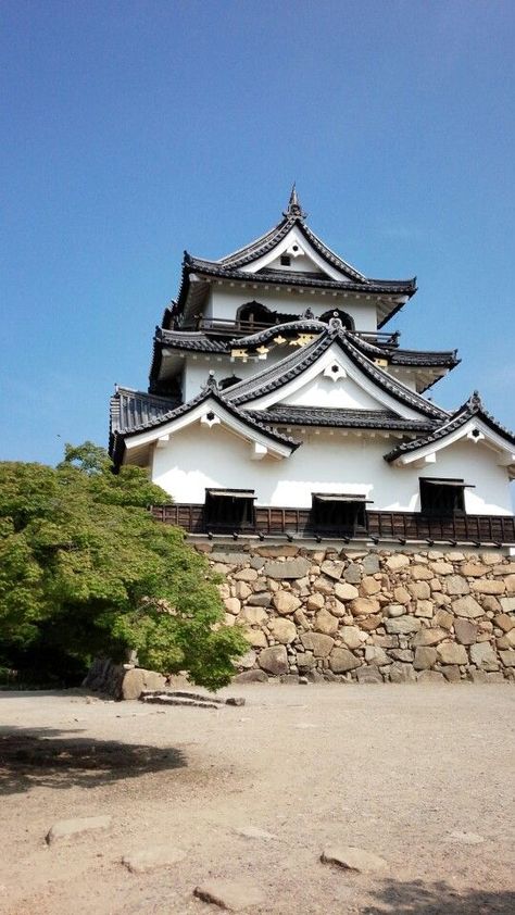 Hikone Castle, Japan Himeji Castle, Japanese Castle, Osaka Castle, Castle Tower, National Dress, Kamakura, Nice Place, Historical Architecture, Historical Romance