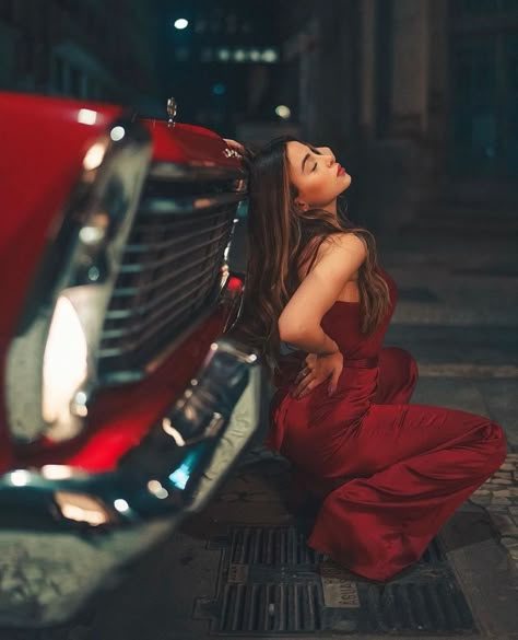 Car Photo Shoot Ideas, Car Shoot Ideas, Dress Photoshoot Ideas, Photoshoot Car, Girl Mafia, Car Photo Shoot, Portrait Photo Ideas, Classic Car Photoshoot, Garage Photoshoot