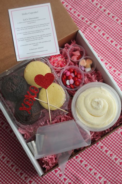 Treat Boxes Diy, Decorate Your Own Cake, 4 Cupcakes, Valentine Cupcakes, Hello Cupcake, Diy Cupcake, Valentine Day Cupcakes, Cake Kit, Diy Cupcakes