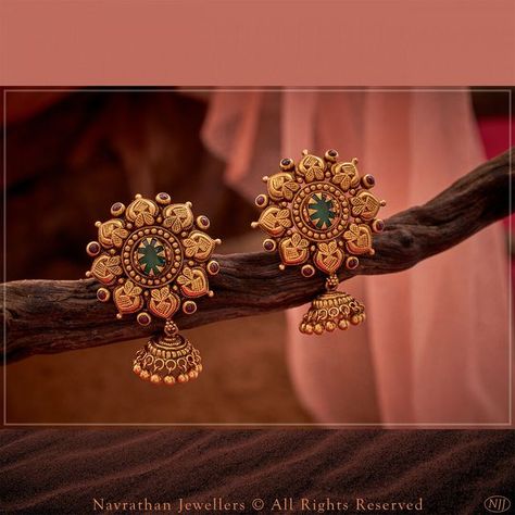 South Indian Jhumkas Gold, Gold Earrings Designs Traditional, Jhumka Design Gold Latest, Latest Gold Earrings Designs, Gold Indian Earrings, Gold Earrings Studs Simple, Earrings Gold Indian, Latest Earrings Design, Small Earrings Gold