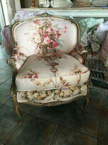 Maharaja Chair, French Country Living Room Decor Ideas, French Country Living Room Decor, Shabby Chic Living Room Design, Country Living Room Decor, Country Living Room Design, French Country Decorating Living Room, Muebles Shabby Chic, French Country Living