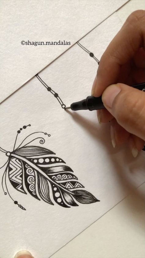 Feather Zentangle, Peacock Feather Drawing, Mandala Feather, Tangled Painting, Feather Artwork, Peacock Feather Tattoo, Feather Drawing, Mandala Art Therapy, Zen Doodle Art