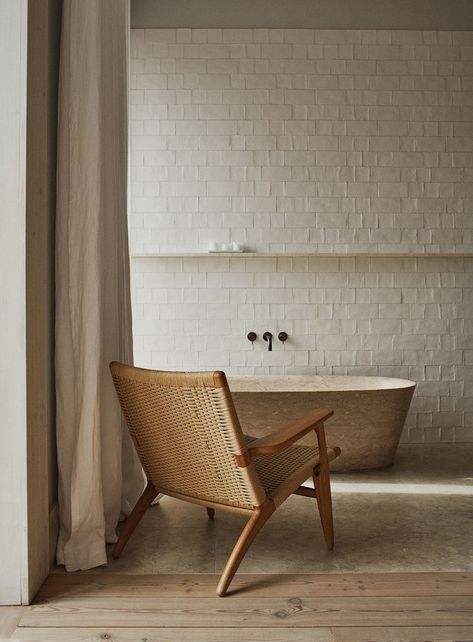 Charcoal — a Portrait of Artist Romy Northover Captured by Rich Stapleton — anniversary magazine Zara Home Bathroom, Travertine Bathroom, Marble Tub, Marble Bathtub, Stone Bathtub, Luxury Hotel Room, Bathtub Design, Visual Diary, Bathroom Renos