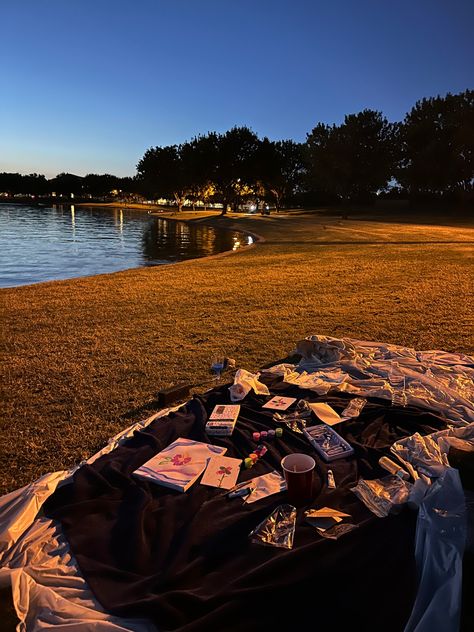 water, lake, sunset, aesthetic, painting, picnic, sunset, park, evening, night, lake, water front, canvas, friend ideas, aesthetic thinga to do, picnic w friends Painting Picnic, Night Picnic, Night Lake, Friend Ideas, Lake Water, Aesthetic Painting, Ideas Aesthetic, Night Aesthetic, Creative And Aesthetic Development