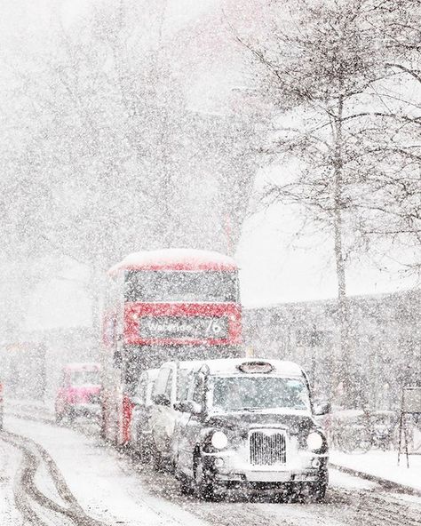 London | Travel community on Instagram: “✨Winter wonderland!✨ 📷Stunning shot by @jackthomasphotographer 😍 🔥FOUNDER: @marknayman 🔥 ✨ Mark your photo with tag #londoncityworld and…” Snowy London, Travel Guide Book Design, Travel Guides Layout, London Eyes, London Red Bus, Usa Travel Map, England Aesthetic, London Red, London Aesthetic