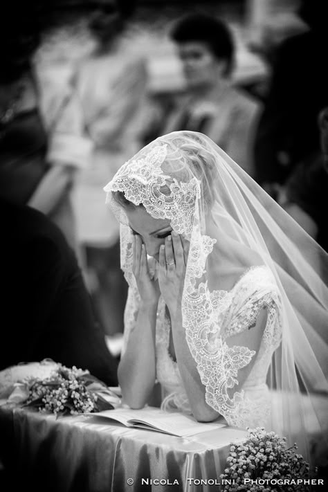 Explore Nicola Tonolini Fotografo's photos on Flickr. Nicola Tonolini Fotografo has uploaded 4067 photos to Flickr. Mantilla Veil, Wedding In Italy, Boda Mexicana, Catholic Wedding, Veil Hairstyles, Italian Wedding, Italy Wedding, Wedding Veils, Wedding Veil